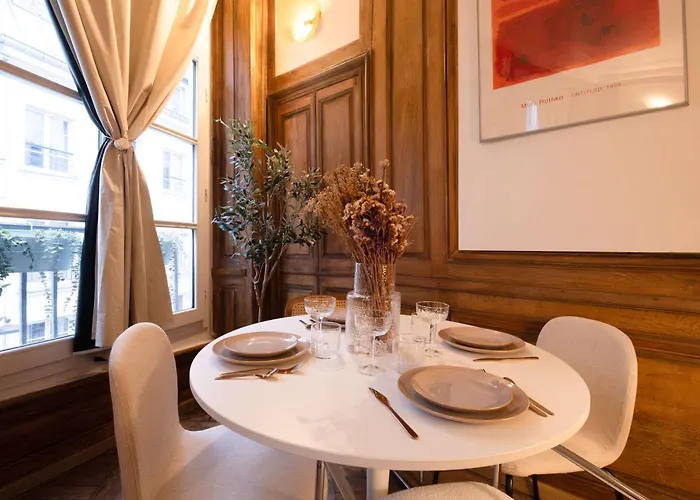 Charming Flat Louvres Opera Daire